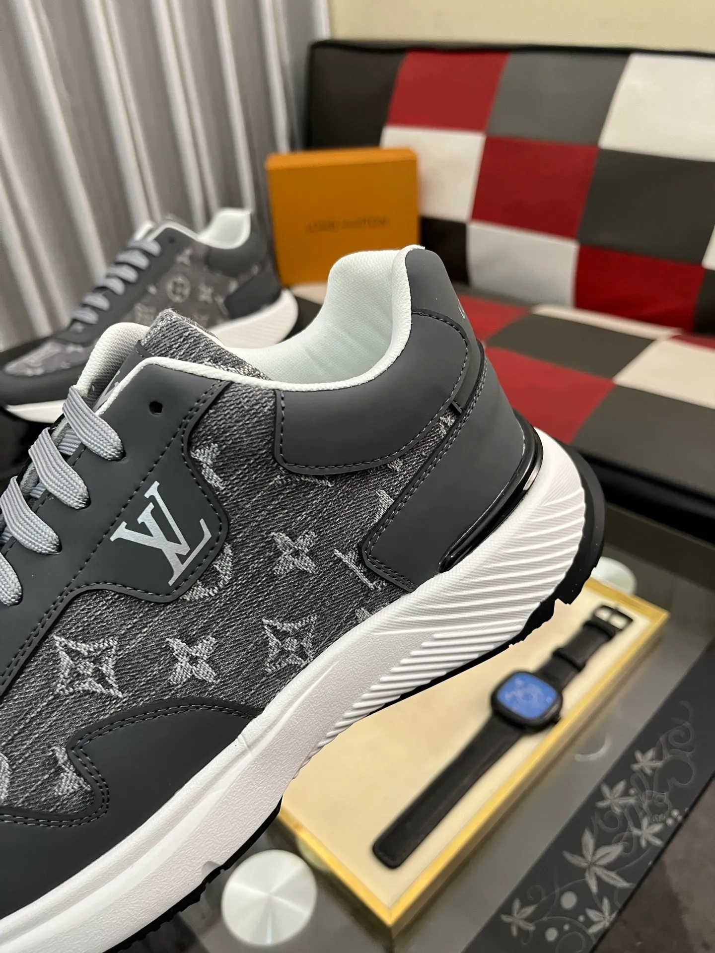 Men's shoes 💰458⌚️⌚️【LOUlS VUlTTON】Louis Vuitton ~ unique and casual style. LV counter purchasing 🏃casual shoes😍😍 are on sale at the men's counter at the same time. Italian imported brands select top-layer Italian cowhide. 🐑Sheepskin lining (refuses to discolor and grind feet) Sole: Original sole specially provided by the original factory 🎬Better in kind Code number: 38-444⃣️Color selection